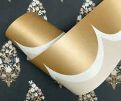 Scallop Trim Wallpaper