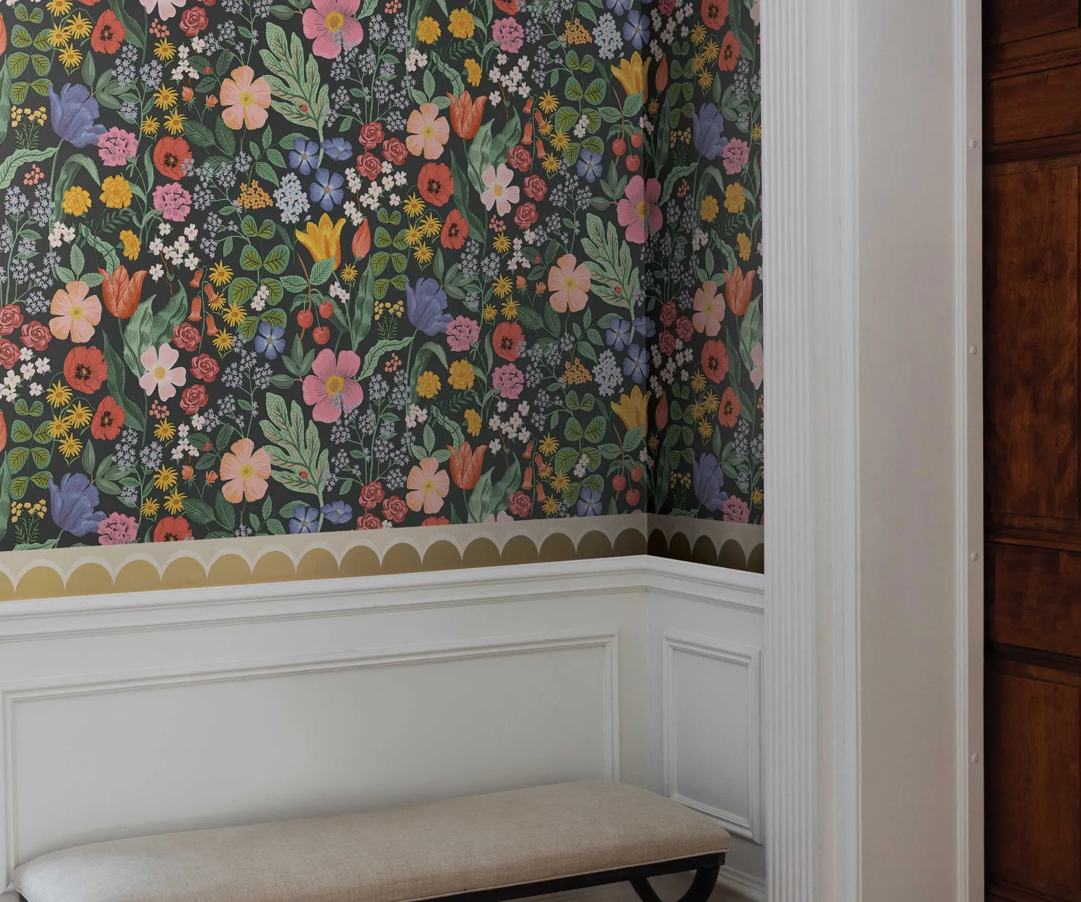 Scallop Trim Wallpaper